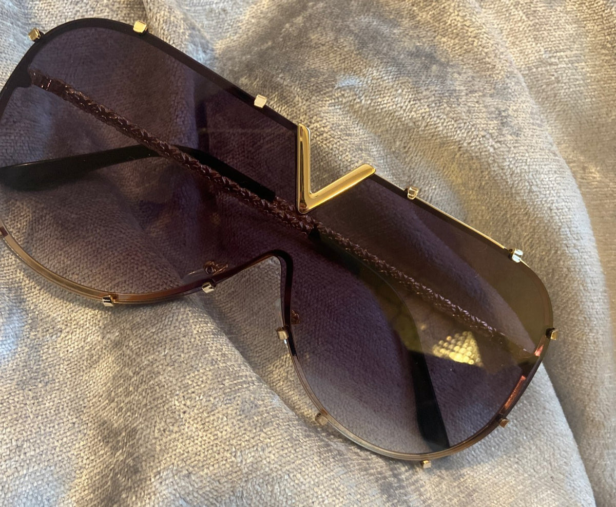 louis vuitton sunglasses with v in the middle