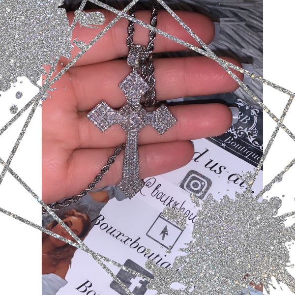 Cross Chain | Cross Pendant and Necklace | £25 – Minx London
